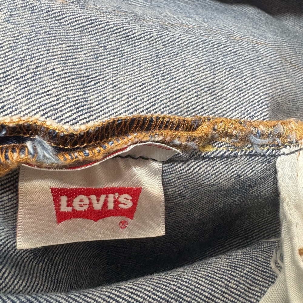 LEVI’S 501 Button-Fly Cut Off Denim Blue Shorts - Picture 5 of 7